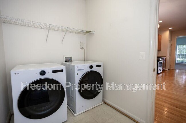 Building Photo - 6004 Abernethy Ln