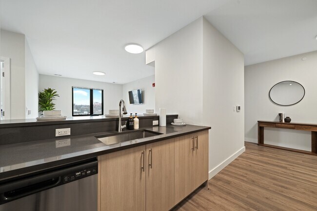 Building Photo - 72 S Essex Ave