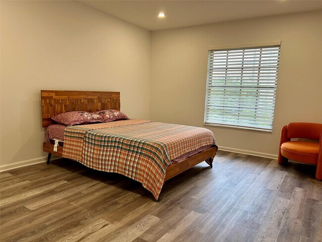 Building Photo - 2151 NE 68th St