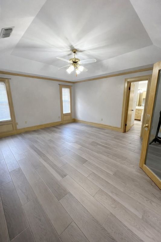 Building Photo - 121 E Jonquil Ave