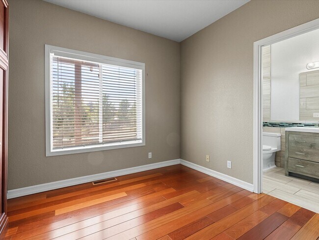Building Photo - Fieldcreek Gem