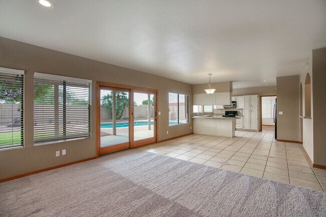 Building Photo - Spacious Tempe 4 bedroom