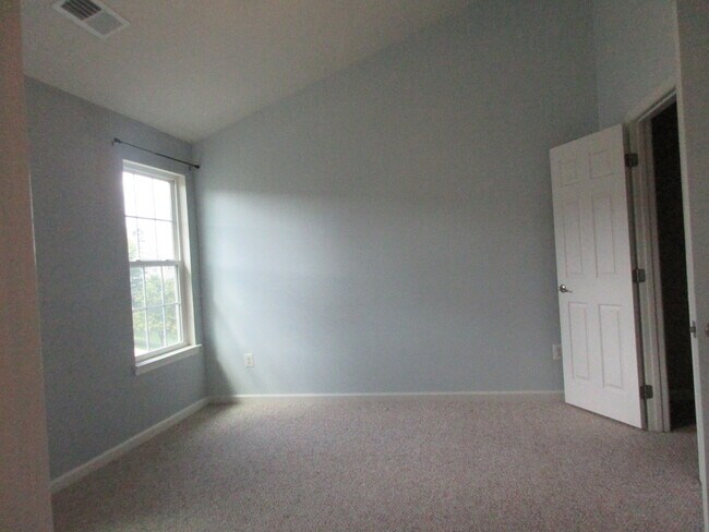 Building Photo - 469 Rolkin Rd