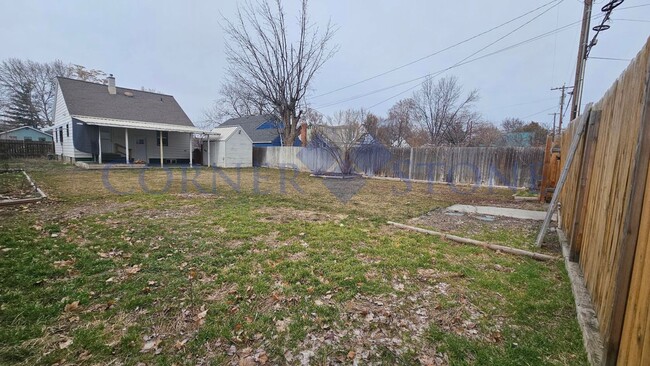 Building Photo - Charming mid century home in Nampa