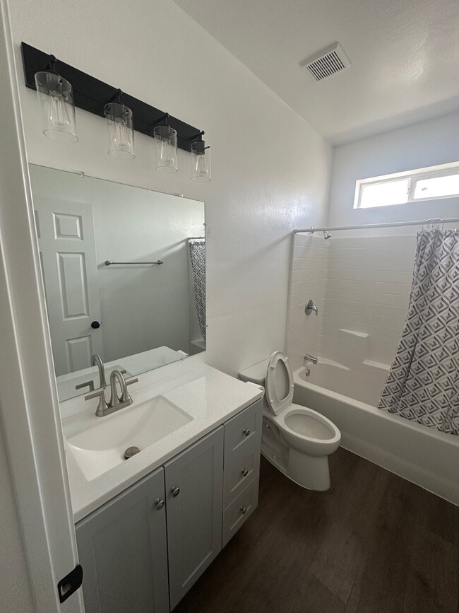 Building Photo - 319 W Los Angeles Ave