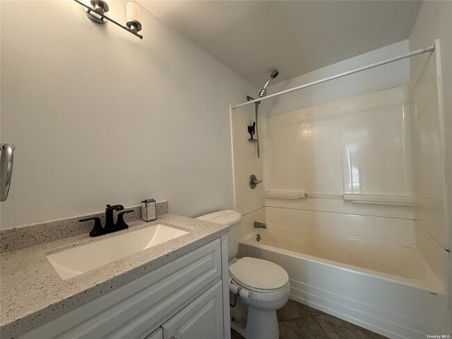 Building Photo - 91 Glen Hollow Dr