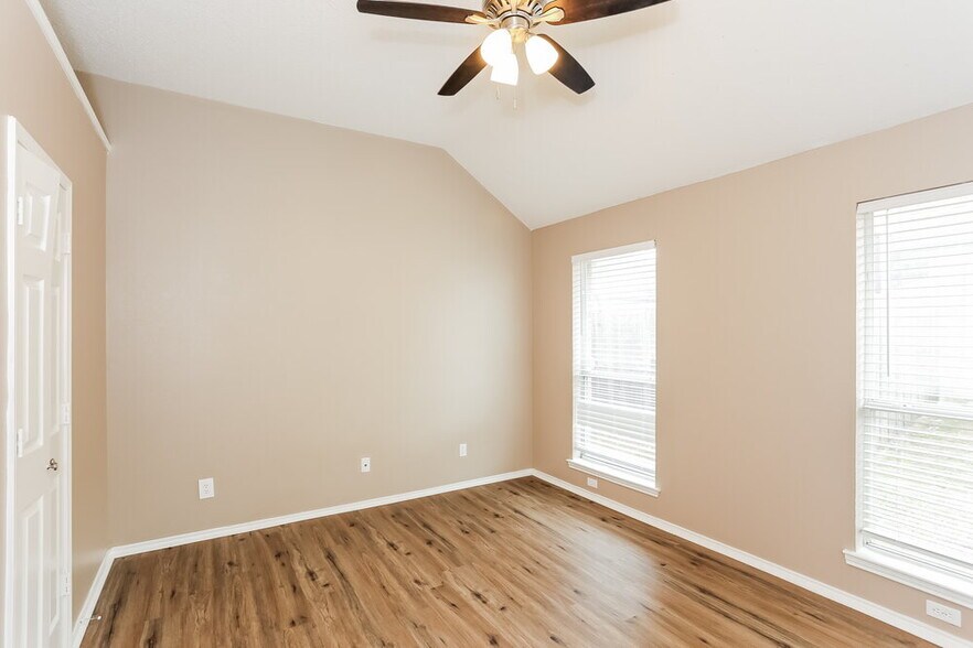 Building Photo - 1322 Riverview Ln
