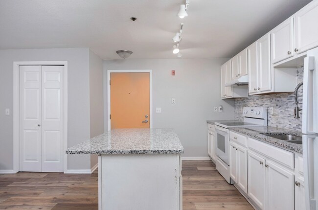 Building Photo - Modern Apartments in the Heart of South Minneapolis