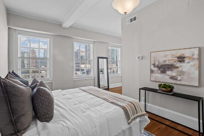 Building Photo - "Modern Comfort Awaits: Spacious 2-Bed, 2-Bath Condo with Elegance in the Heart of Atlanta"