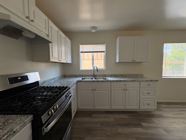 Building Photo - La Mar 4-Plex (25280) (DD)