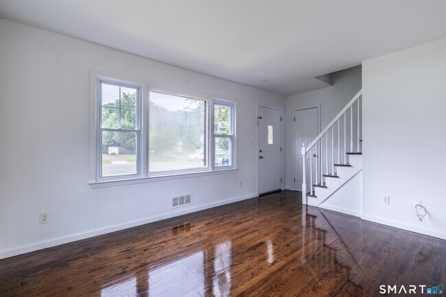 Building Photo - 118 Bryden Terrace