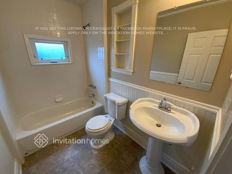 Building Photo - 2716 S 14th St