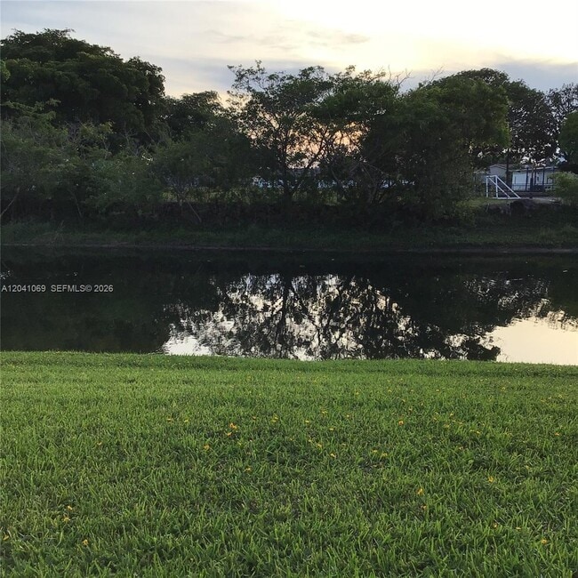 Building Photo - 6870 Royal Palm Blvd