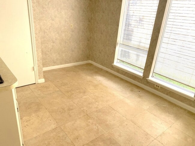 Building Photo - Briar Hill Beauty- Coming Soon