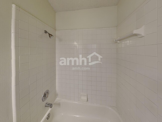 Building Photo - 1431 Londra Ln