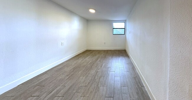 Building Photo - 2928 W Elrod Ave