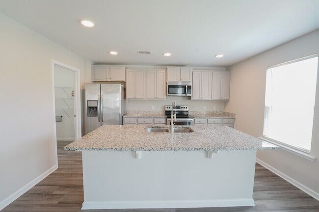 Building Photo - 105 Butternut Blvd
