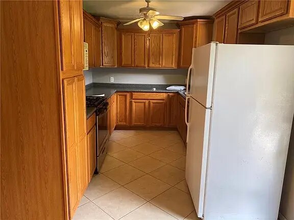 Updated kitchen - 209 W Haddock St