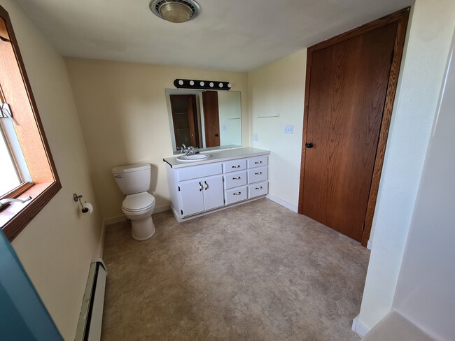 upstairs bathroom - 301 5th Ave NW