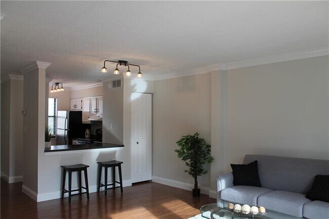 Building Photo - 136 Woodhaven Dr
