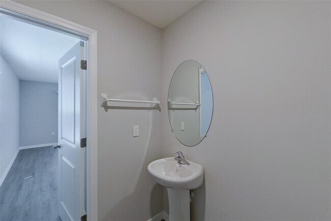 Building Photo - 8704 SW 44th Ct