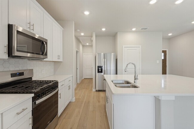 Building Photo - 6006 Alderton Dr
