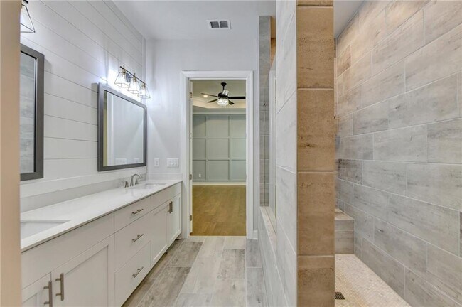 Building Photo - 4536 Molder Dr