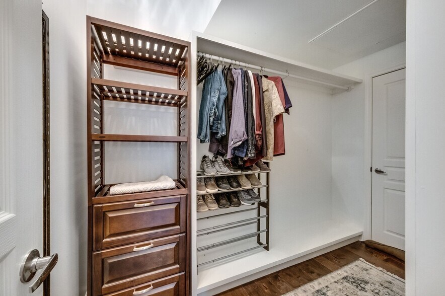 Building Photo - 320 Old Hickory Blvd