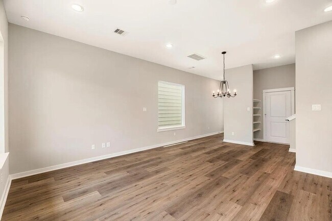 Building Photo - 6712 Parker Oaks Ln