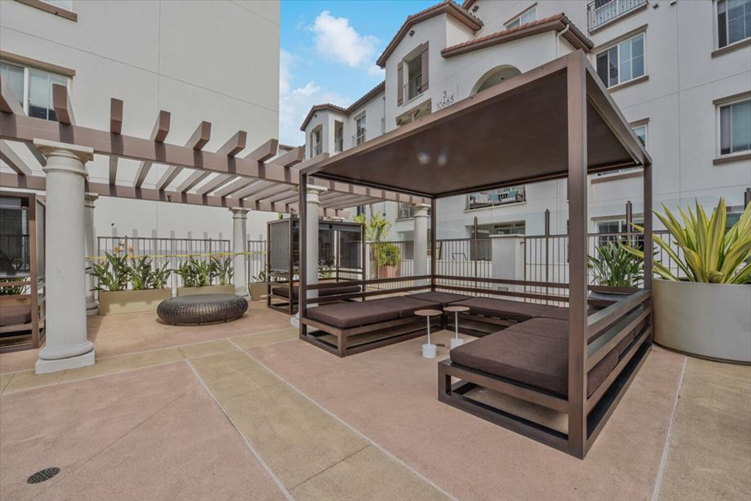 Building Photo - 10635 Calle Mar De Mariposa