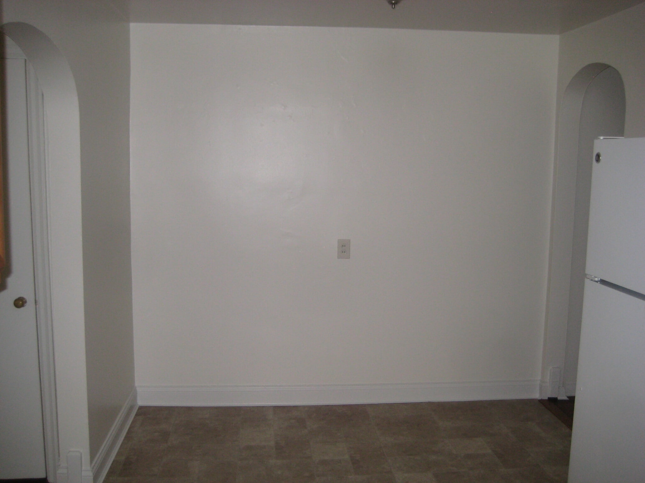 Eating area - 5711 Whitney Ave