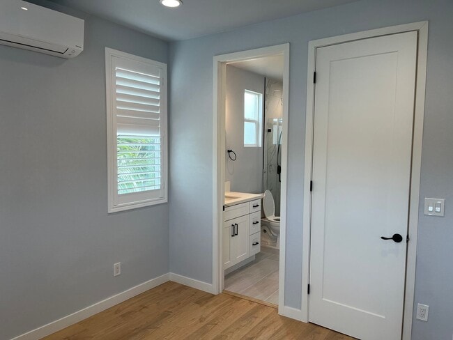Building Photo - 3 Bedroom/ 3 Bathroom Home in Huntington B...