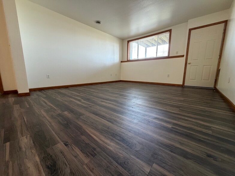 Living room - 517 Trail Side Dr