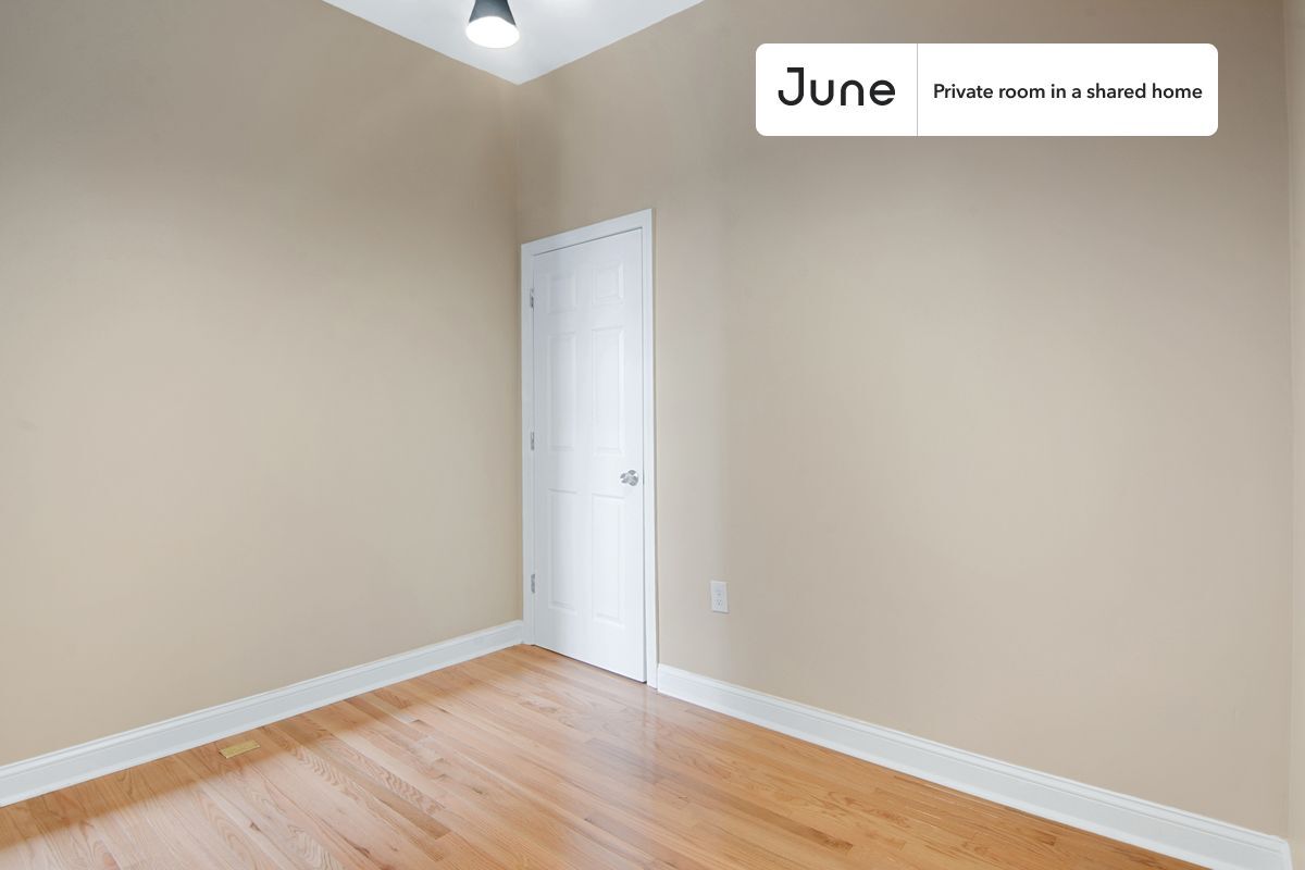 Building Photo - Room in Shared 4 bed/1 bath home