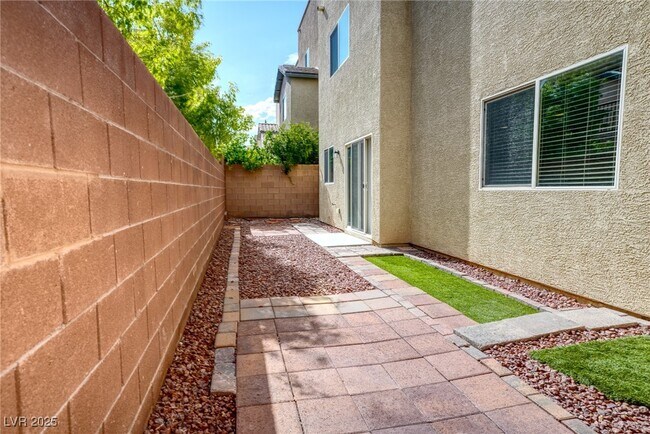 Building Photo - 10717 Red Badge Ave