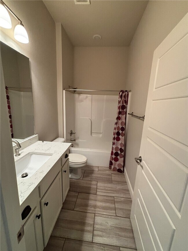 Building Photo - 4612 SW Birmingham St