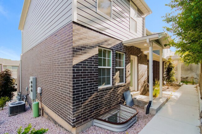 Primary Photo - Spacious 3 Bed, 2.5 Bath Pet-Friendly Home with Central Air & 2-Car Garage! - Available on NOW!