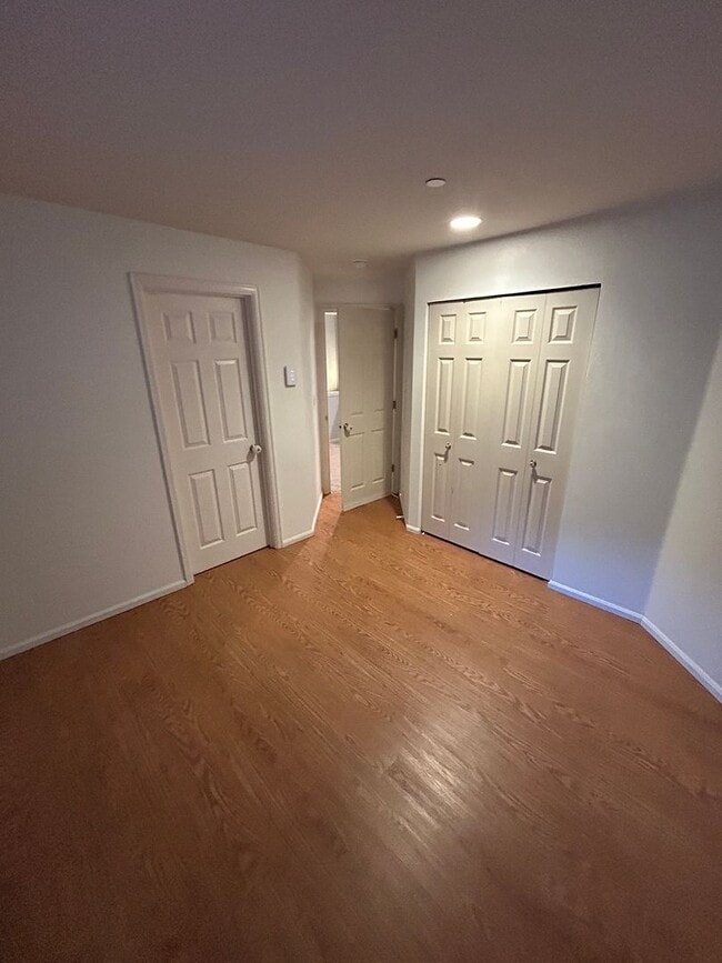 Building Photo - 3 Bed, 2.5 bath Townhome w/1-car garage in Highland Park neighborhood of Renton, $3,075/mo.