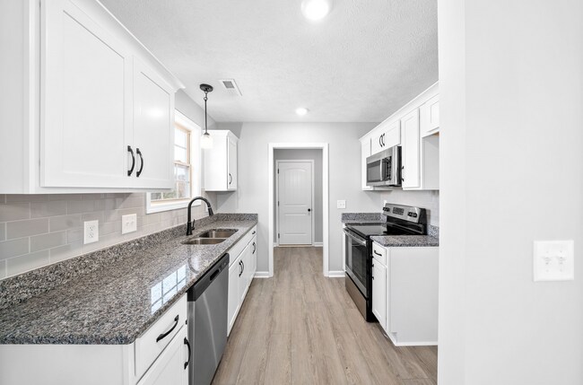 Building Photo - Beautiful Home For Rent in Country Like Setting!