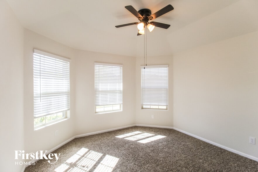 Building Photo - 721 Watson Wy