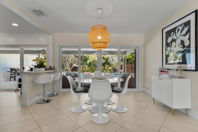 Building Photo - 401 NE 10th Terrace