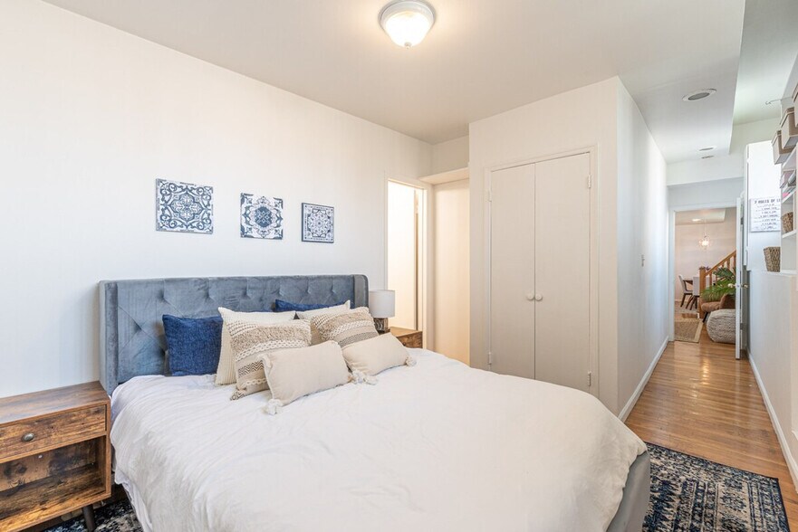 Building Photo - 458 W 52nd St