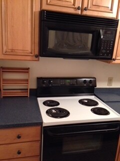 Building Photo - Terrific College Avenue 3 bed/2 bath house - 3 blocks from The Hill