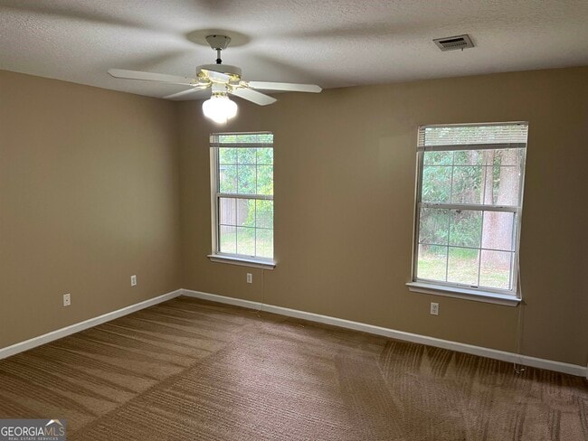 Building Photo - 204 Old Pond Dr W