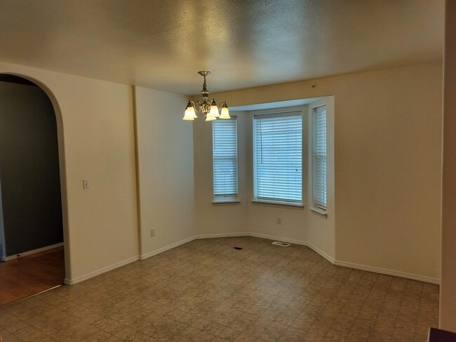 Building Photo - 1415 Chelsey Cir