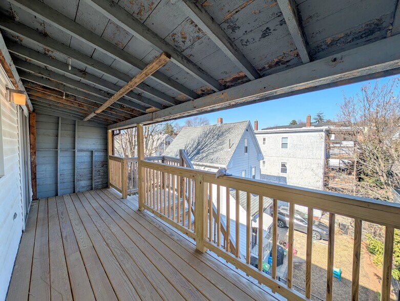 Building Photo - 6 Evergreen Sq