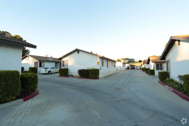 Building Photo - Arena Circle Apartments