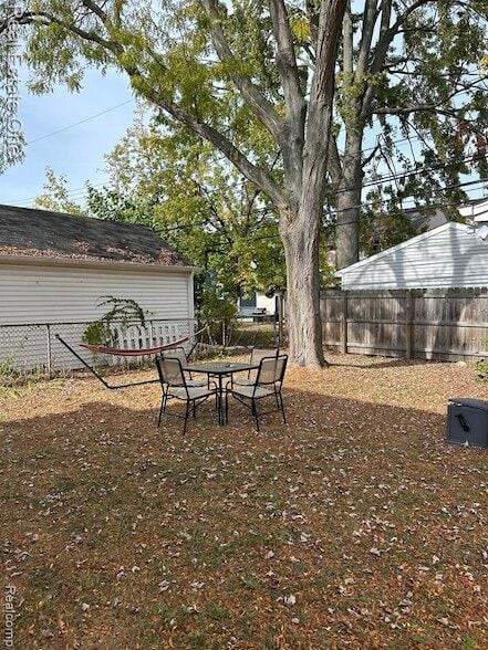 Building Photo - 122 W Houstonia Ave