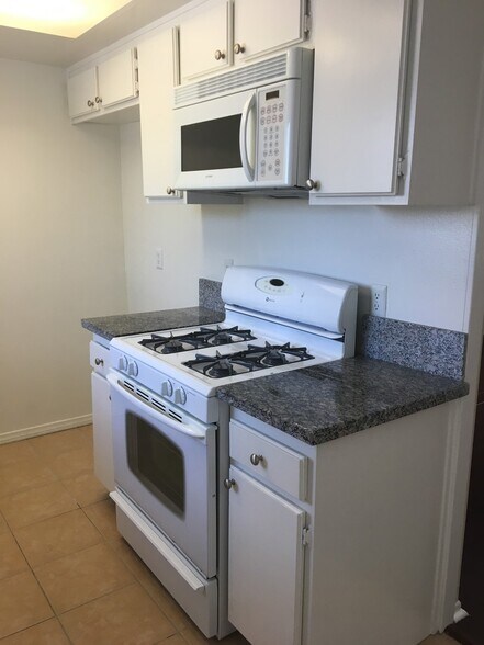 Building Photo - 12338 Oxnard St
