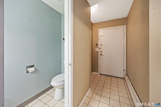 Building Photo - 5 Staunton Ct